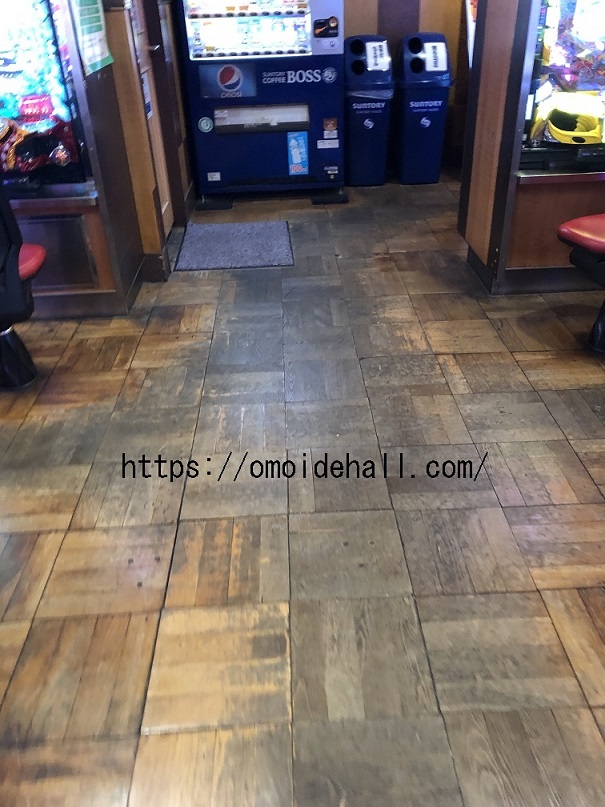 裏路地にあるレトロな店構え