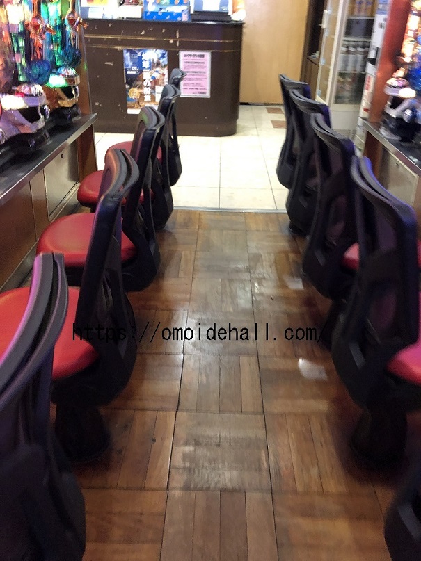 裏路地にあるレトロな店構え